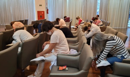 Yoga na Cadeira para empresas e idosos